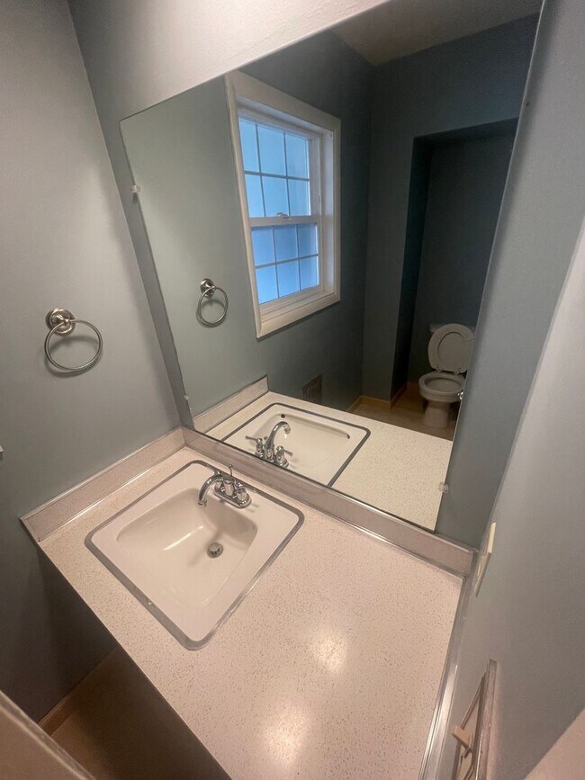 Building Photo - Charming 3 Bedroom Home Lebanon Home with Large Fenced Yard! **$500.00 Off First Full Month's Ren...