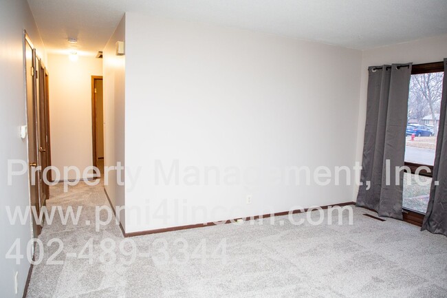 Building Photo - 3 Bedroom and 1.5 Bathroom House For Rent,...