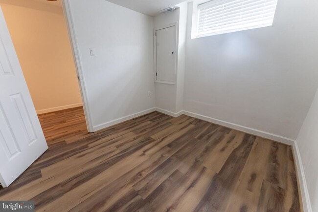 Building Photo - 7426 Rhondda Dr