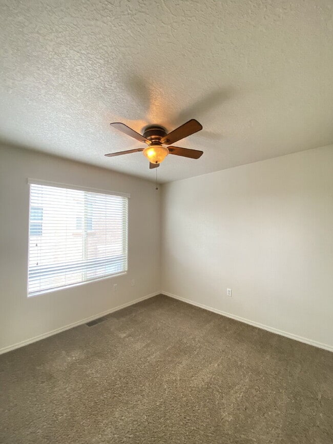 Building Photo - GATED COMMUNITY - 2 Story Townhouse - All BR Upper Level