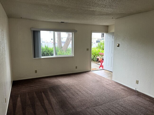 Building Photo - 608-610 W Henderson [PRM: Brittany] (2)
