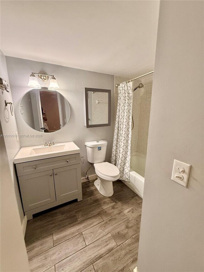 Building Photo - 200 Jacaranda Country Club Dr