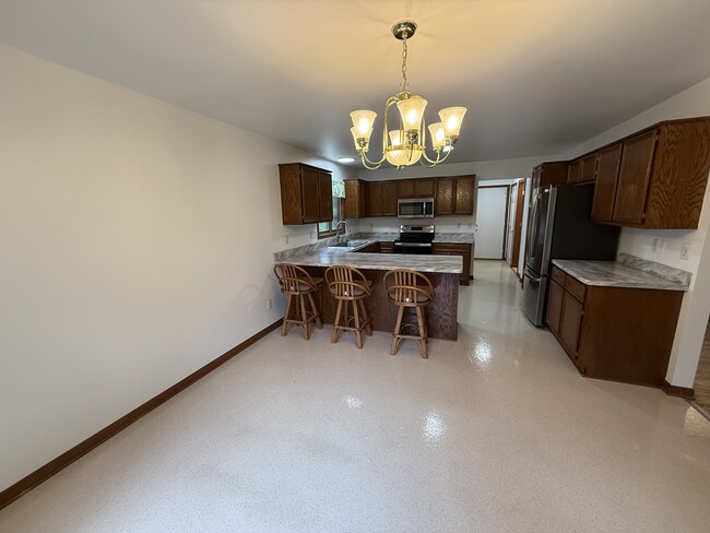 Building Photo - 2915 Chippewa Dr