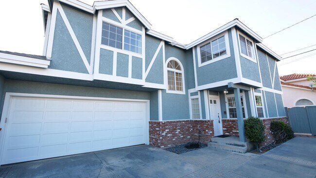 Building Photo - 2219 Gates Ave