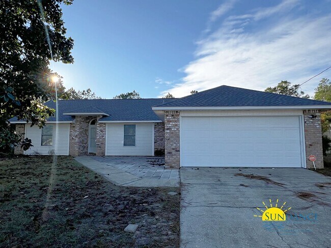 Building Photo - Elegant 3 Bedroom Home with Solar Panels!-...