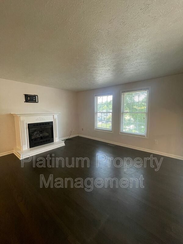 Building Photo - 10500 Worthington Hills Manor