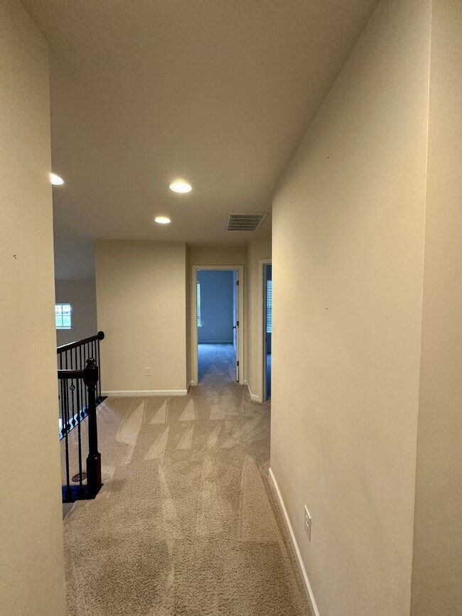 Building Photo - Beautiful, Well Kept, Townhouse in Popular Bridgemill