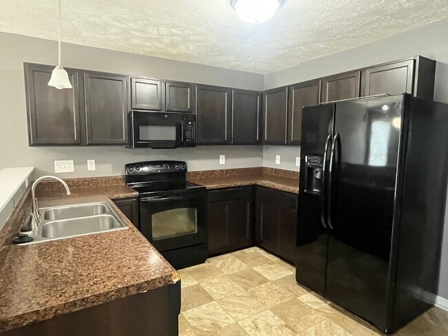 Building Photo - Charming 3 Bed Raeford Home with Fenced Yard