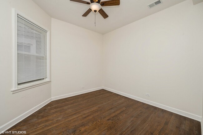 Building Photo - 5028 W Madison St