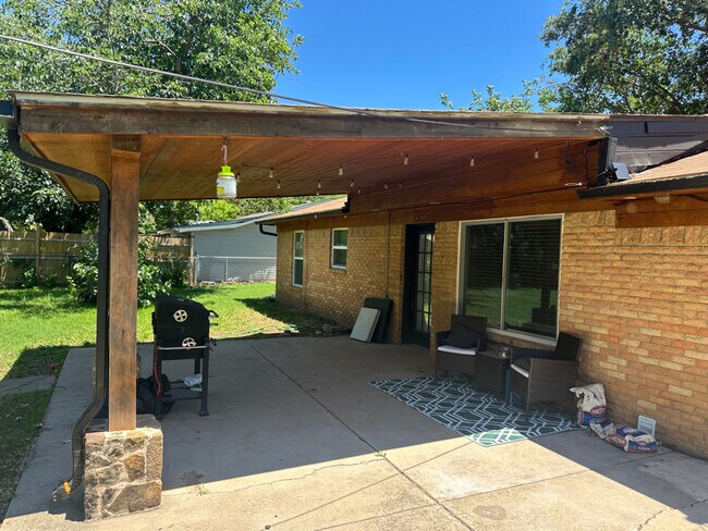 Building Photo - 7701 Janetta Dr