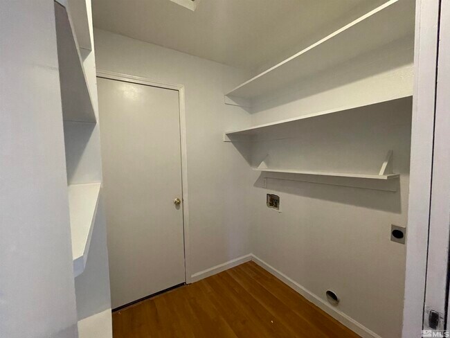 Building Photo - 4948 Bayridge Ln