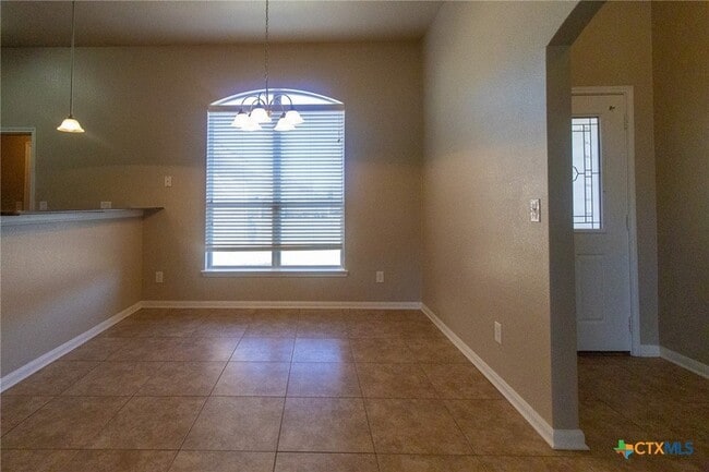 Building Photo - 217 Pointer St