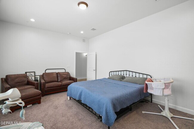 Building Photo - 14640 Charles Foster Ave