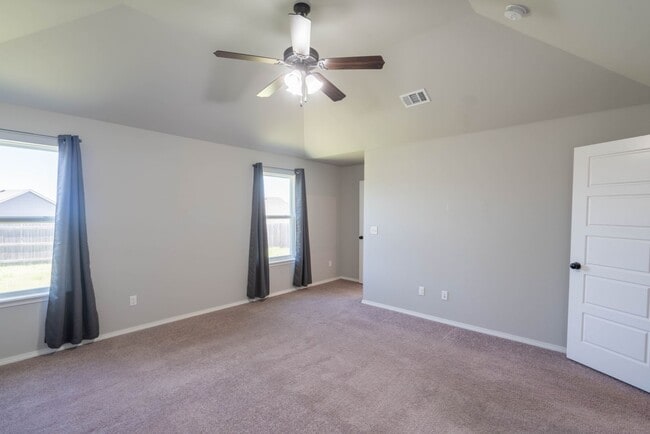 Building Photo - 3 Bed | 2 Bath in Broken Arrow!
