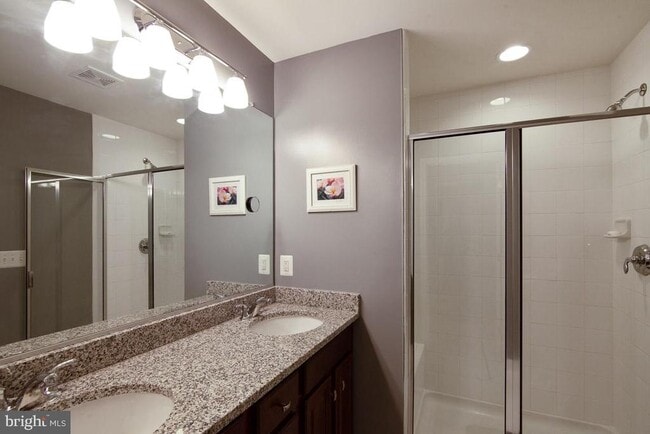 Building Photo - 136 Solara Dr