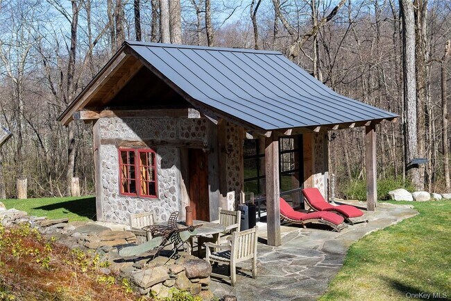 Building Photo - 892 Duell Rd