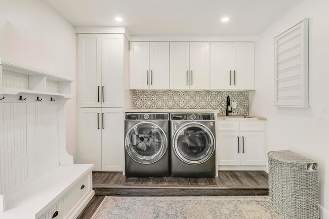 Building Photo - 15866 Alexander Run