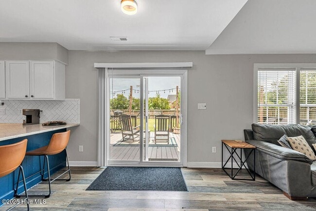 Building Photo - Welcome to Woodlands!