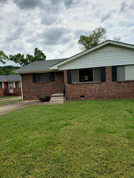 Building Photo - 322 Vista Dr