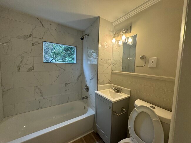 Building Photo - 363 Ebenezer Ave