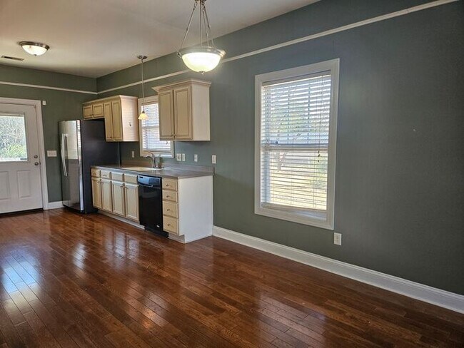 Building Photo - Charming Bungalow at Historic Seminary Ridge