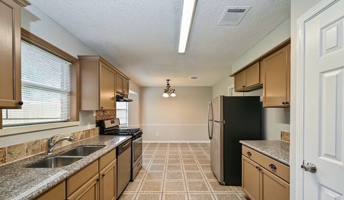 Building Photo - 13706 Oleoke Ln