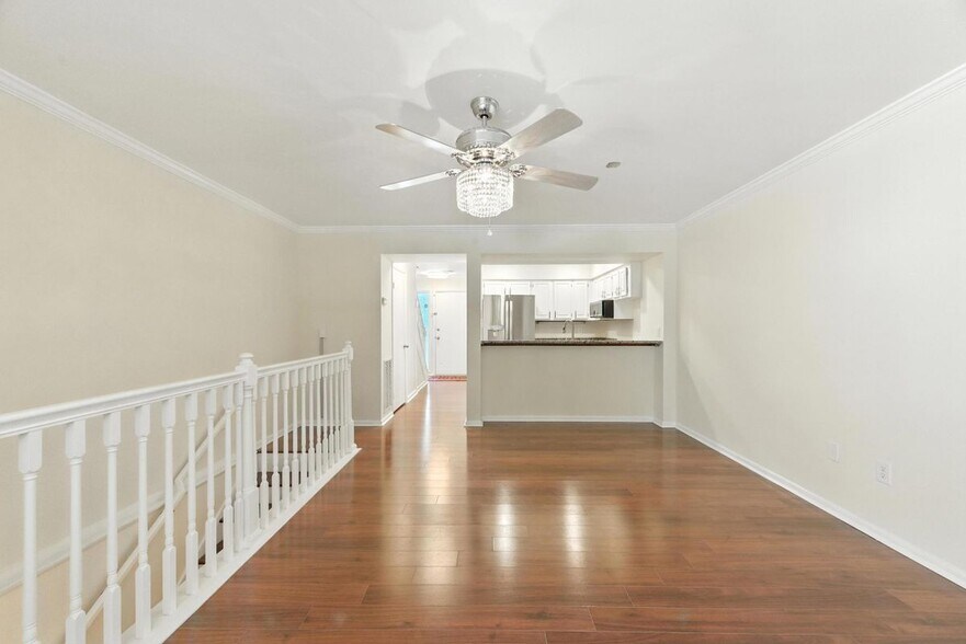 Building Photo - 233 Mill Point Dr