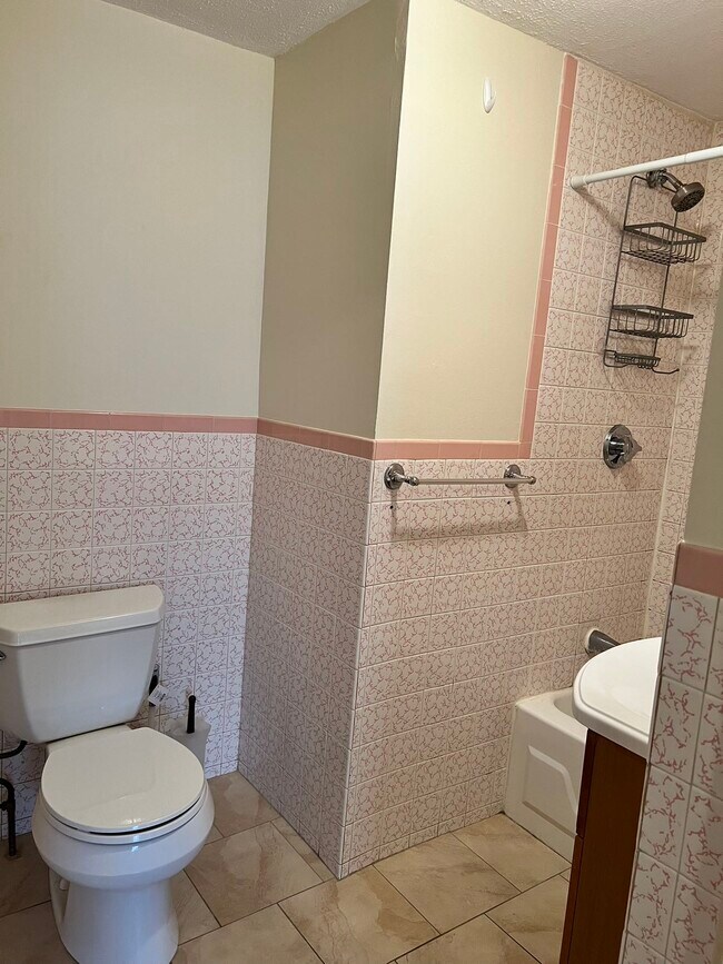 Building Photo - 224 Charles St