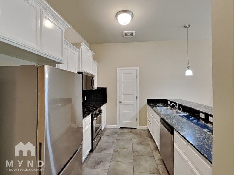 Building Photo - 1012 Merlin Dr