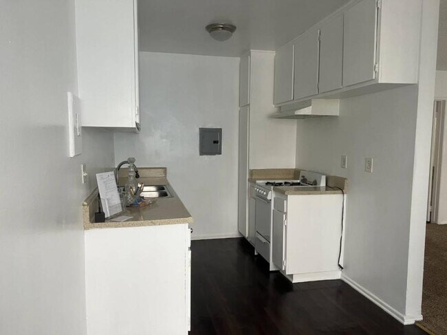 Building Photo - 1.0 bedroom in Los Angeles California 91343