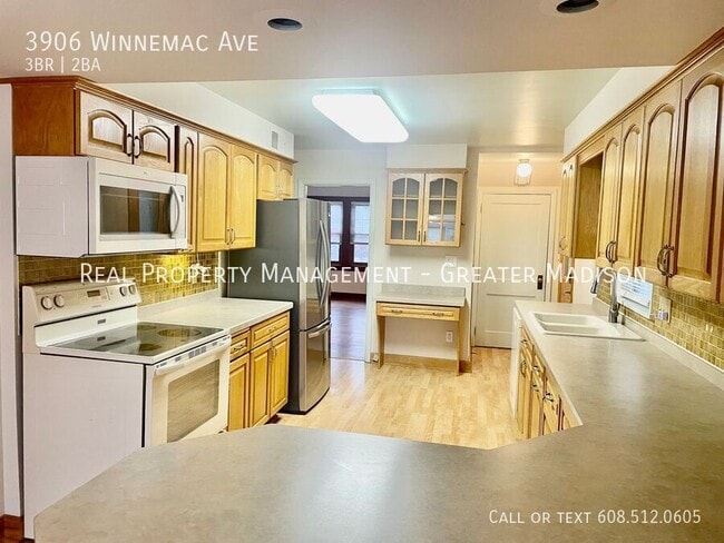 Building Photo - 3906 Winnemac Ave