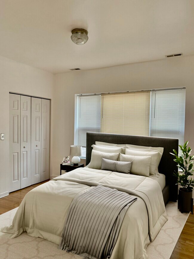 Bedroom #2 - 6501 N Greenview Ave