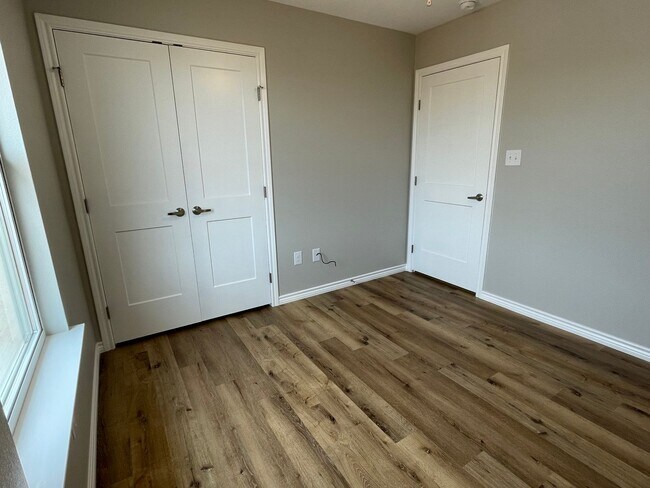 Building Photo - TLC CONDOS