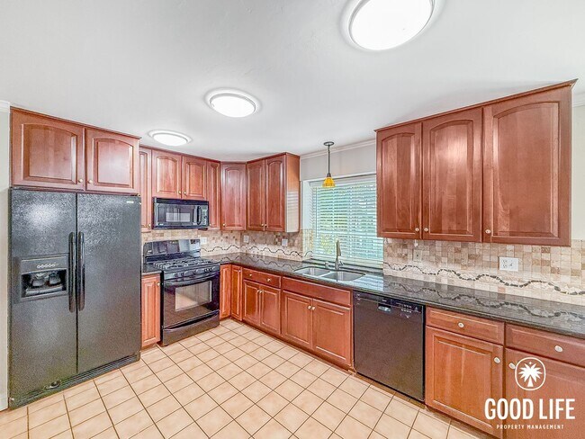 Building Photo - Serene 2BD/2BA End Unit Condo in Carmel Valley with Community Pool & Detached Garage