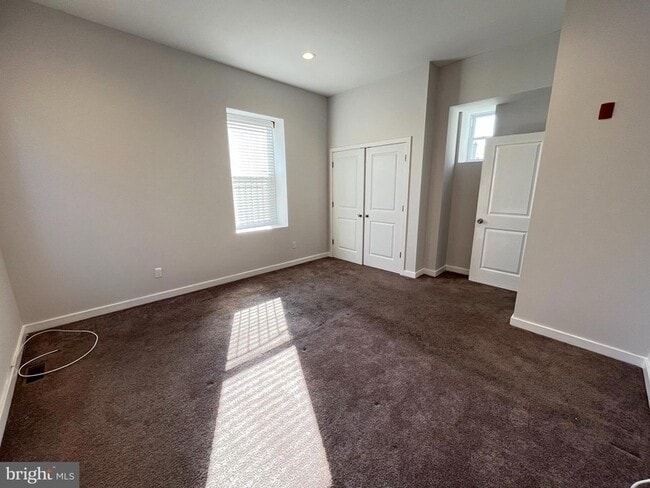 Building Photo - 933-35-935 Belmont Ave