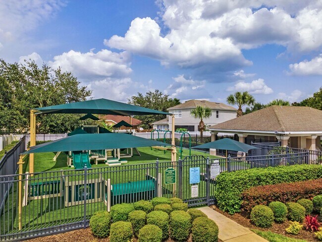 Building Photo - 4/2 in Gated Community near Tuskawilla Rd ~ Tile and Laminate Floors ~ Screened Patio ~  Communit...