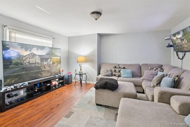 Building Photo - 5315 Edgewood St