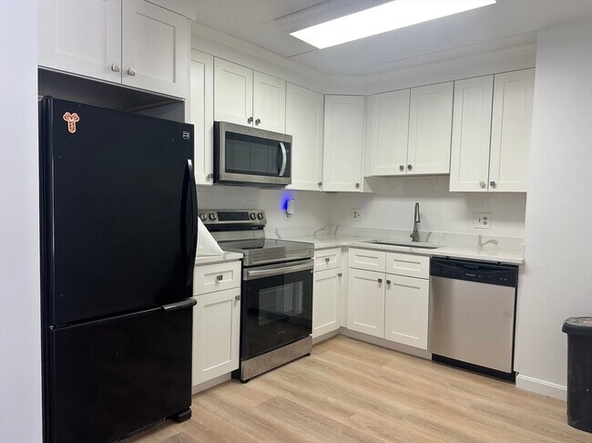 Building Photo - 137 Franklin St