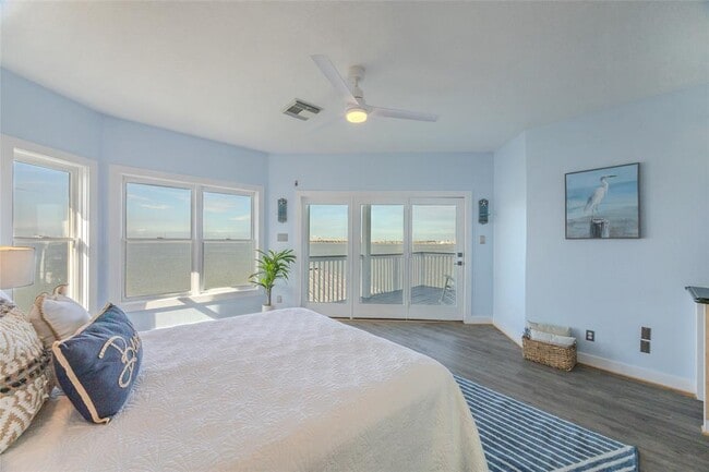 Building Photo - 1322 Outrigger St