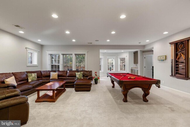 Building Photo - 1604 Colonial Ln