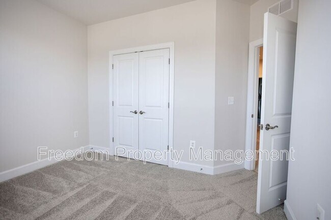 Building Photo - 9882 Hopkins Lp