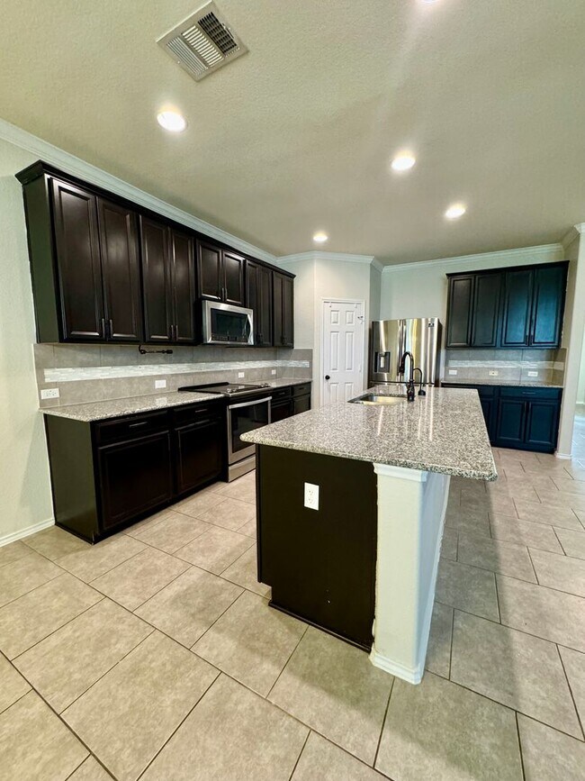 Building Photo - AVAILABLE SOON!