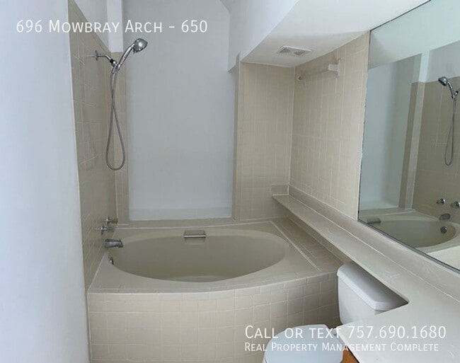 Building Photo - 1 bedroom, 1 bath, 960 SF apartment locate...