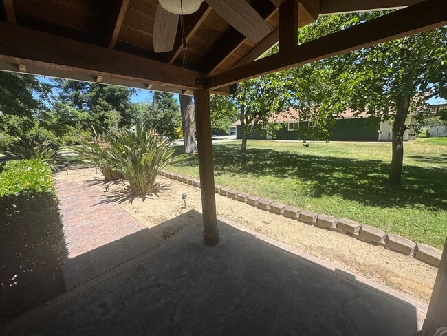 Building Photo - 3 dwelling property located in Rio Linda