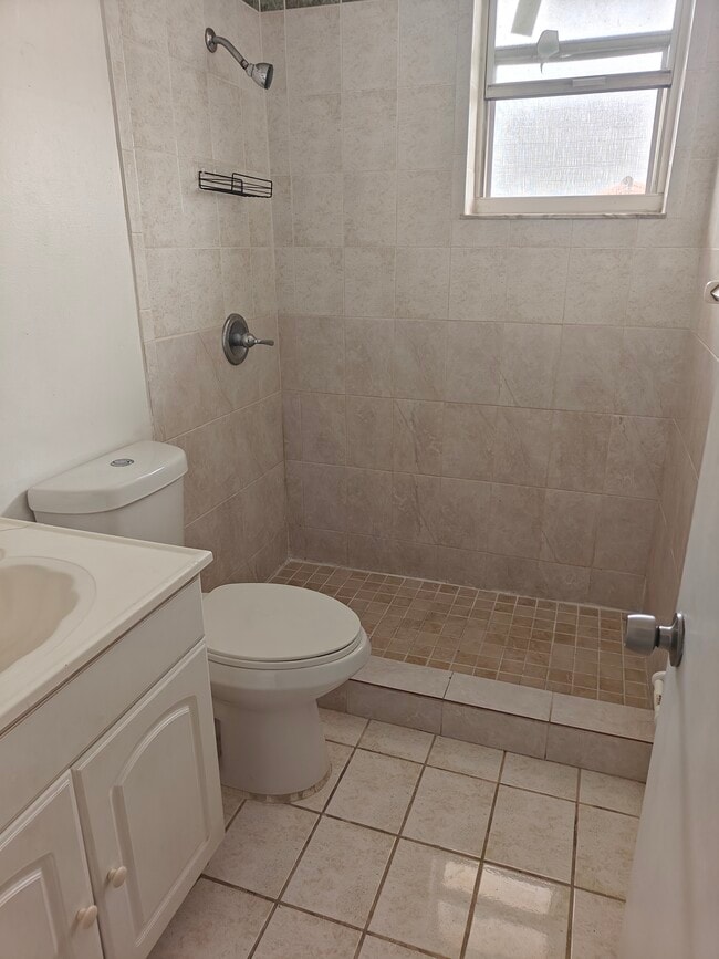 2nd Bathroom - 4156 W 10th Ln
