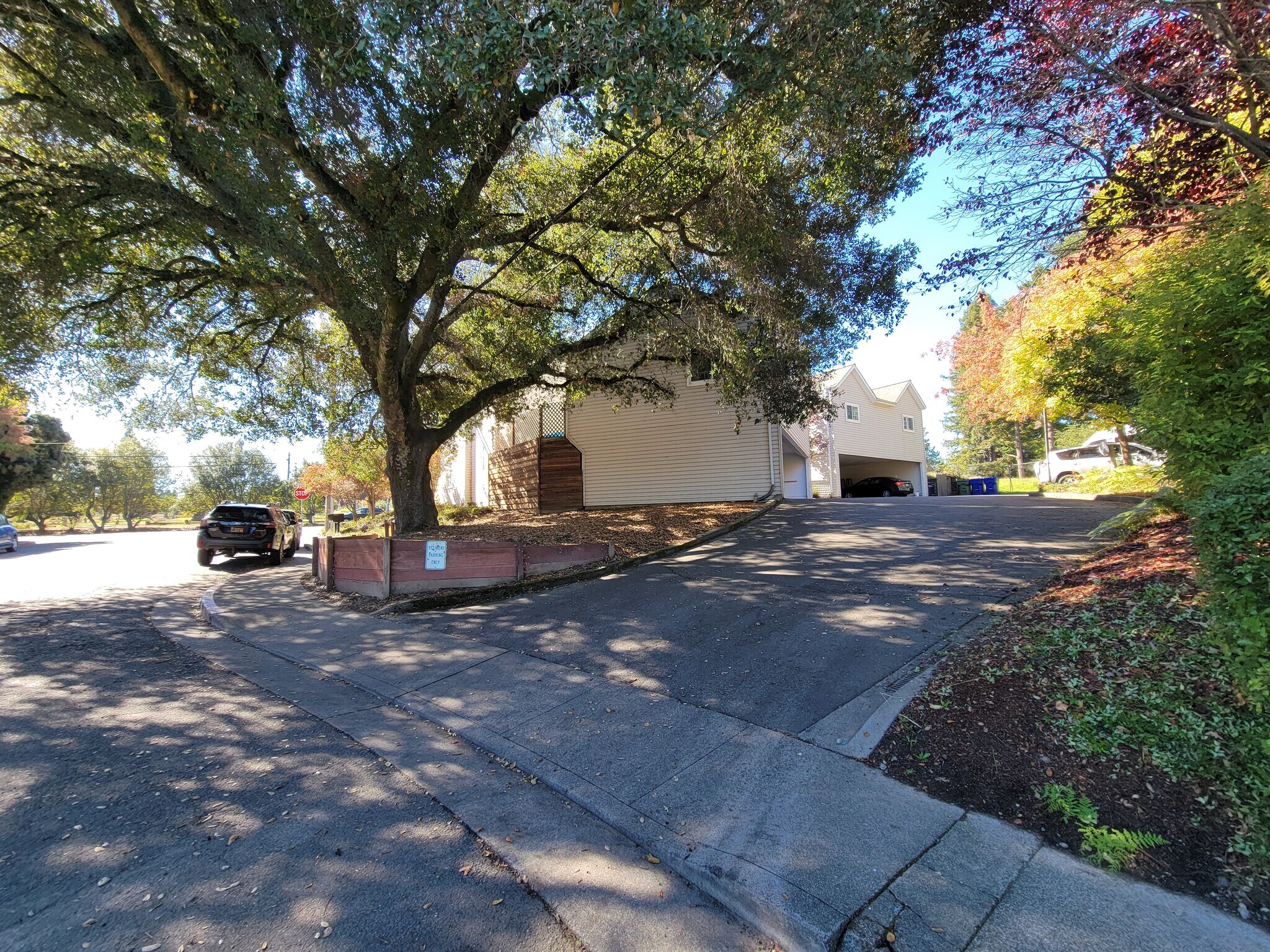 Building Photo - 120 Golden Ridge Ave