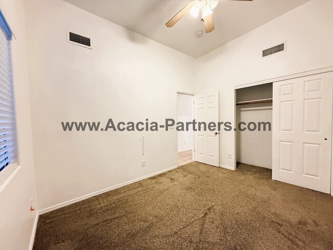 Building Photo - Three bedroom home in Barrio Central