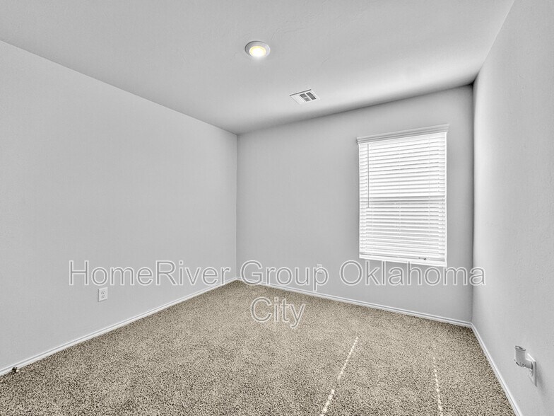 Building Photo - 6116 Holm Oak Rd
