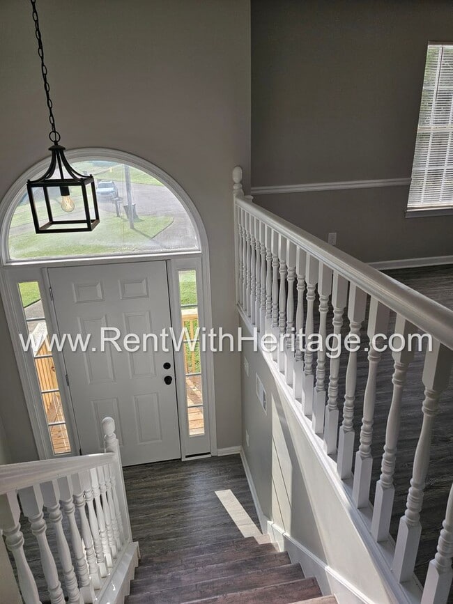 Building Photo - Gorgeous 5 bedroom/ 3 bath/ Upgrades Galor...