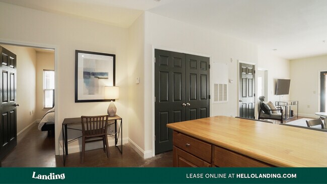 Building Photo - 316 King St